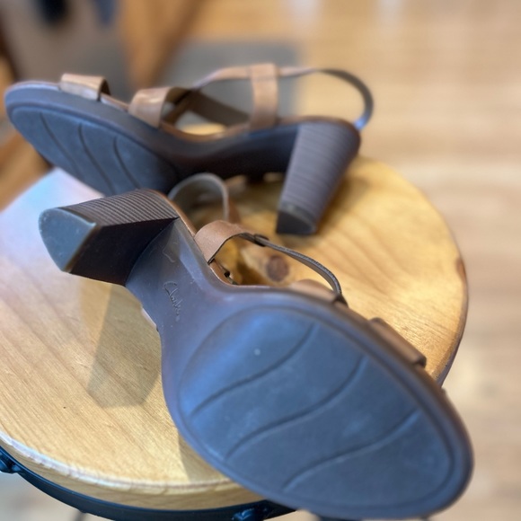 Clark’s Dress Heel - Picture 4 of 6